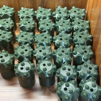 7 11 12 Buttoni conici Strumenti per la perforazione di rocce